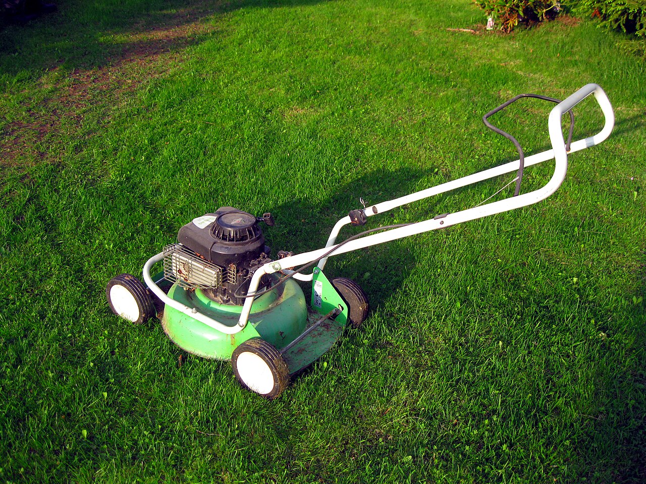 Cortador de grama a gasolina: Qual o Melhor Modelo para Comprar em 2026?