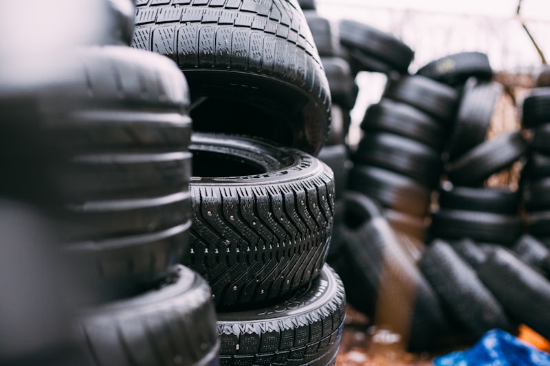 Goodyear Direction ou Kelly Tires: Qual o Melhor Pneu em 2026? Comparativo Real